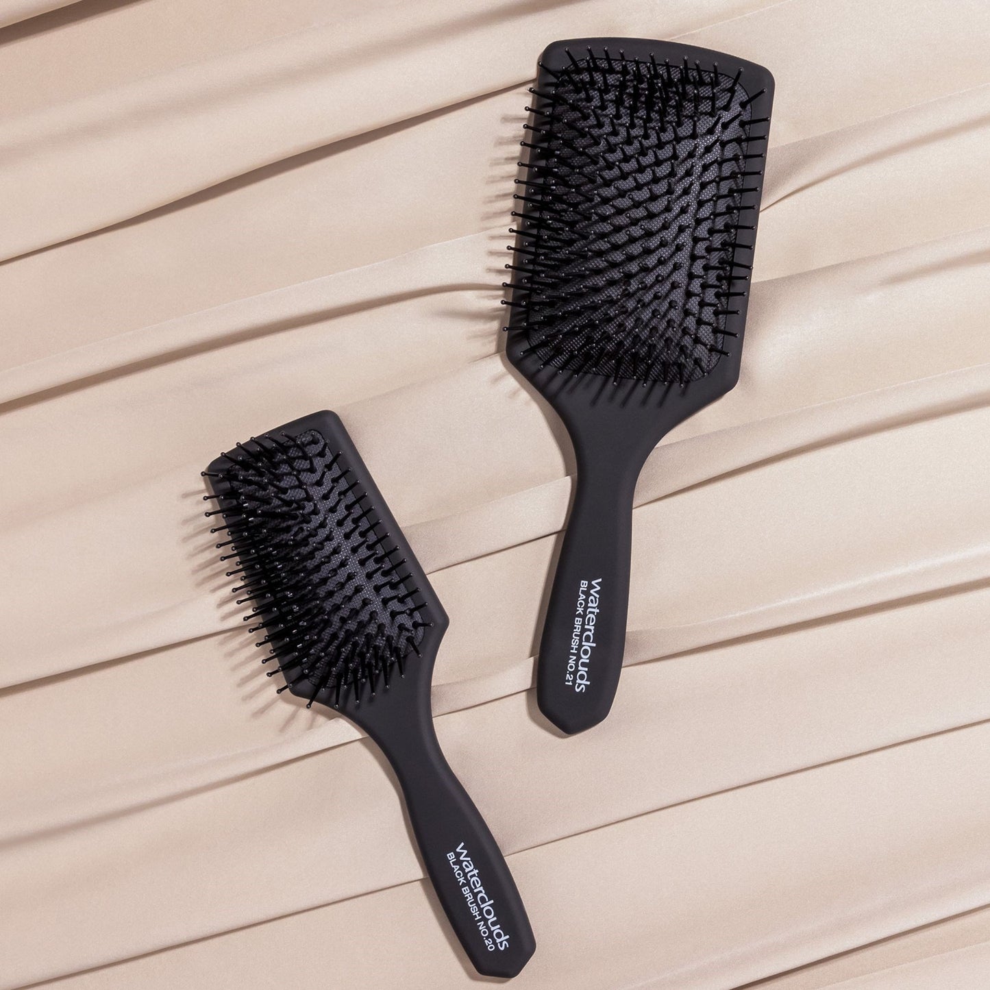 Waterclouds Black Brush No.20 Medium Paddle Brush