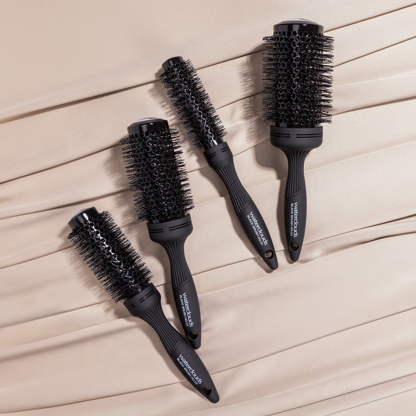 Waterclouds Black Brush No.02 Ceramic Hot Curling Brush 33Ø
